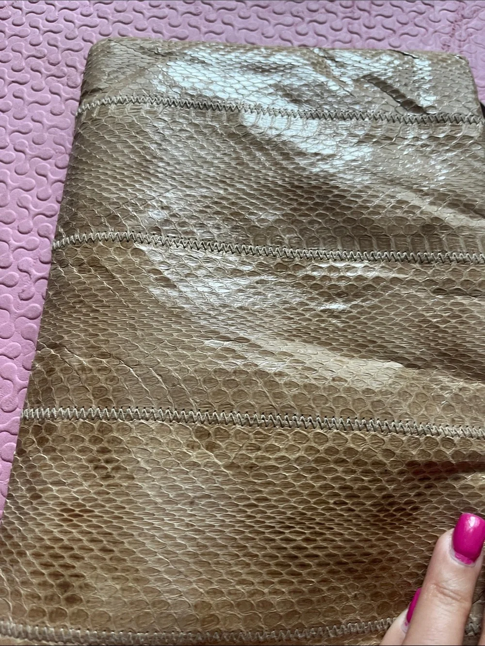 Snake-Textured Reptile Accessory clutch - Taupe vintage